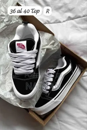Vans Knu Skool Sneakers.