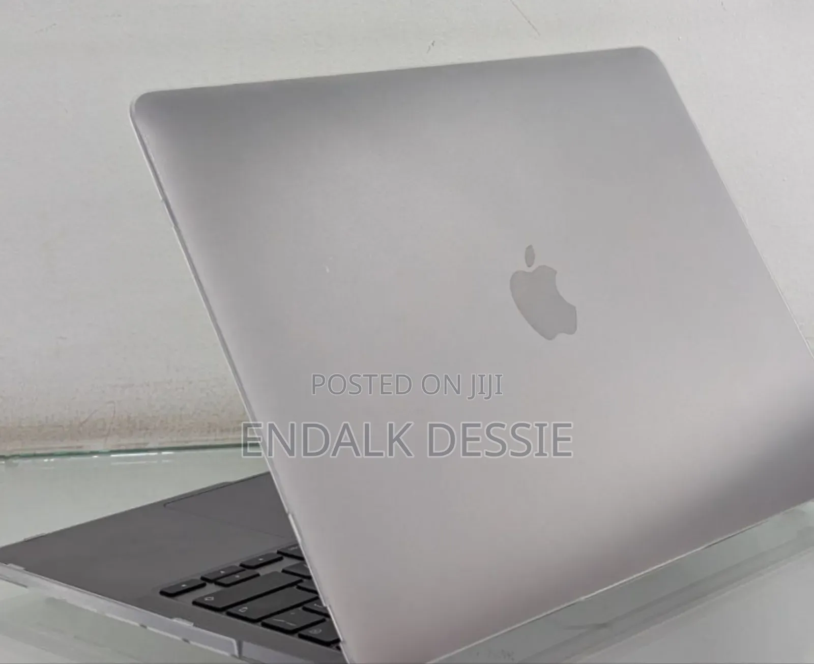 New Laptop Apple MacBook Pro 2022 M2 8GB SSD 256GB
