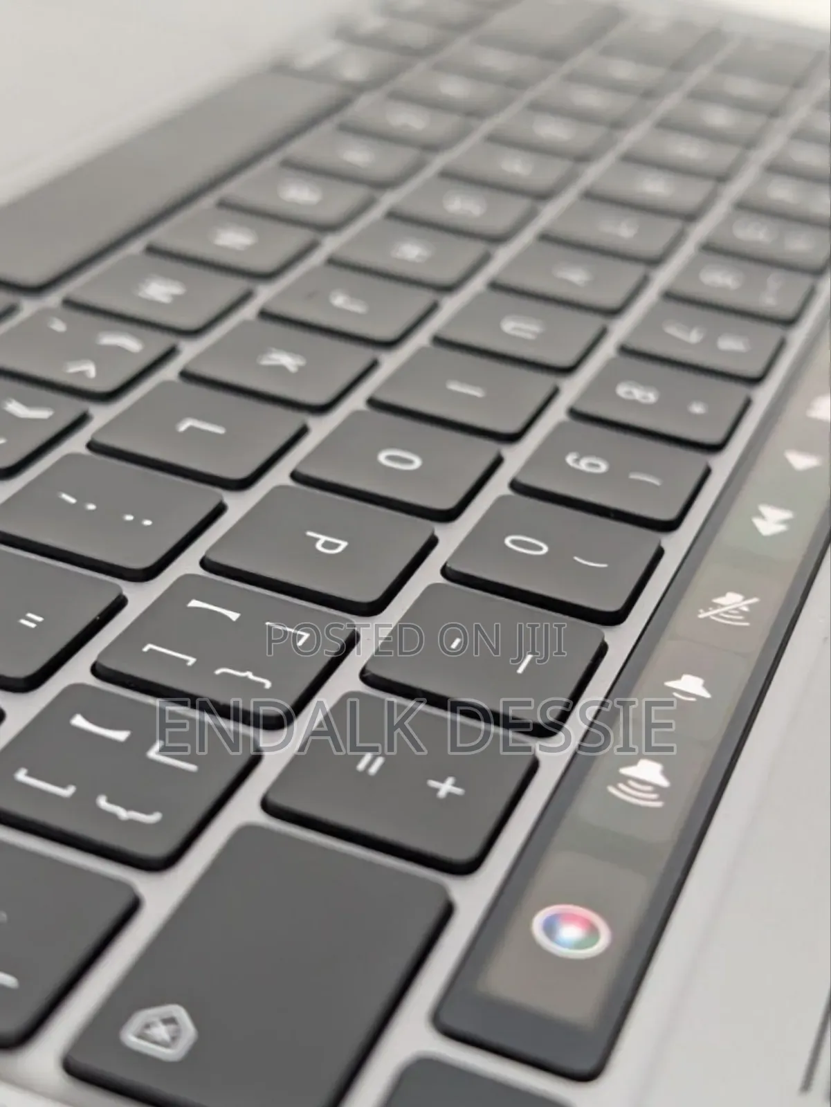 New Laptop Apple MacBook Pro 2022 M2 8GB SSD 256GB