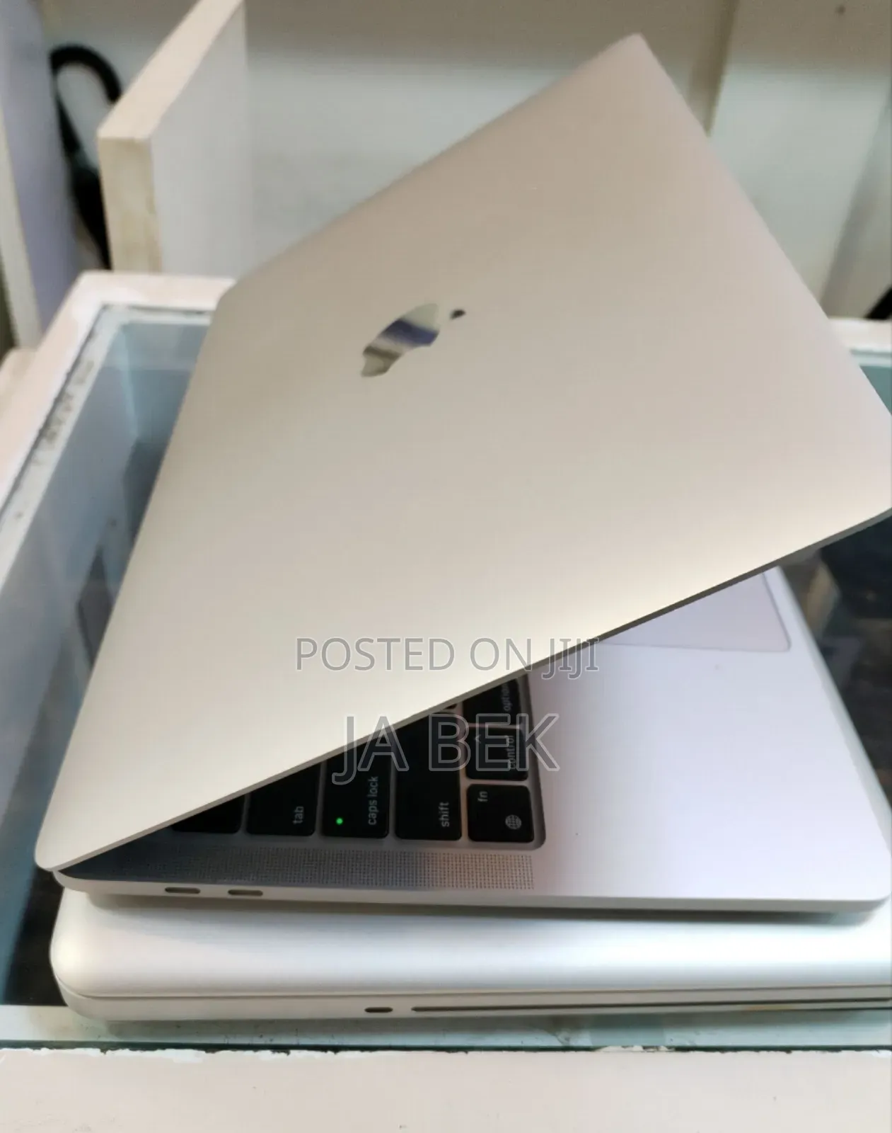 New Laptop Apple MacBook Pro M1 16GB Apple M1 Pro SSD 512GB