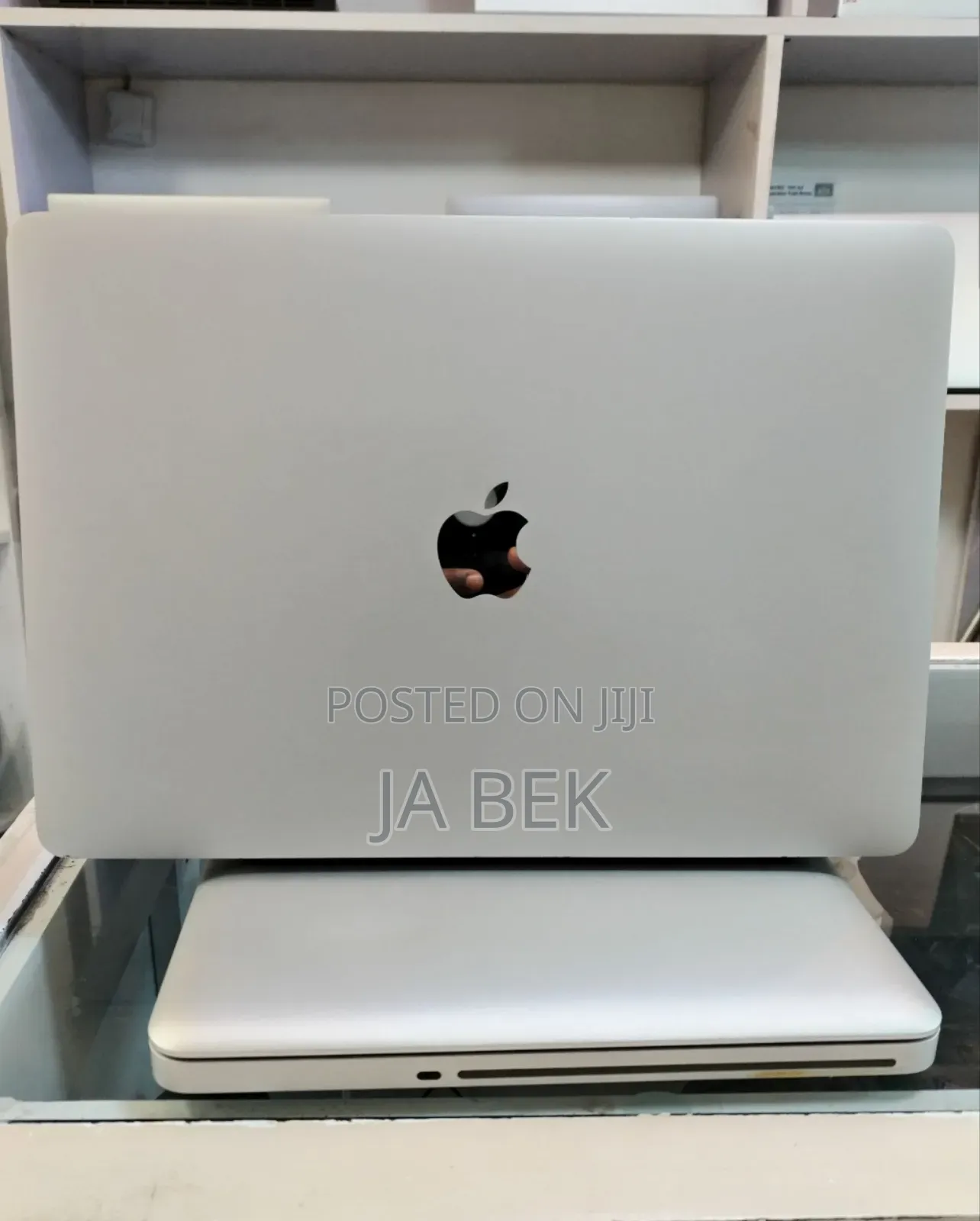 New Laptop Apple MacBook Pro M1 16GB Apple M1 Pro SSD 512GB