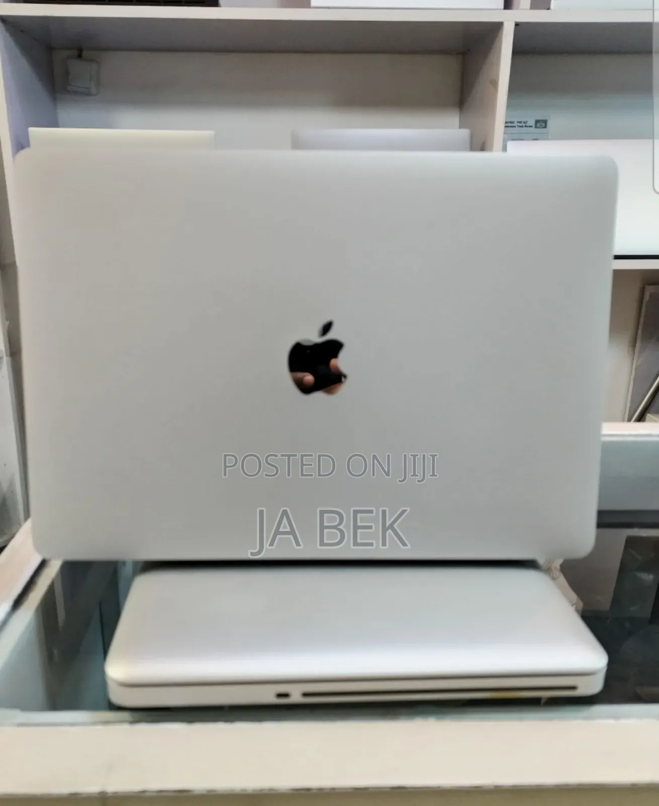 New Laptop Apple MacBook Pro M1 16GB Apple M1 Pro SSD 512GB