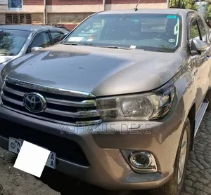 Photo - Toyota Hilux 2019 Gray