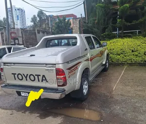 Toyota Hilux 2013 Gray