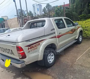 Toyota Hilux 2013 Gray