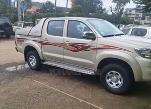 Toyota Hilux 2013 Gray
