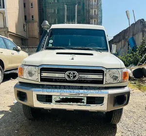 Photo - Toyota Land Cruiser 2018 White