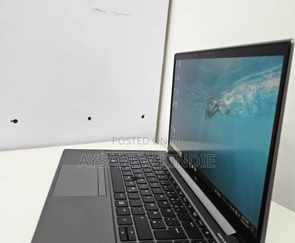 New Laptop HP ZBook Firefly G8 16GB Intel Core I7 SSD 1T