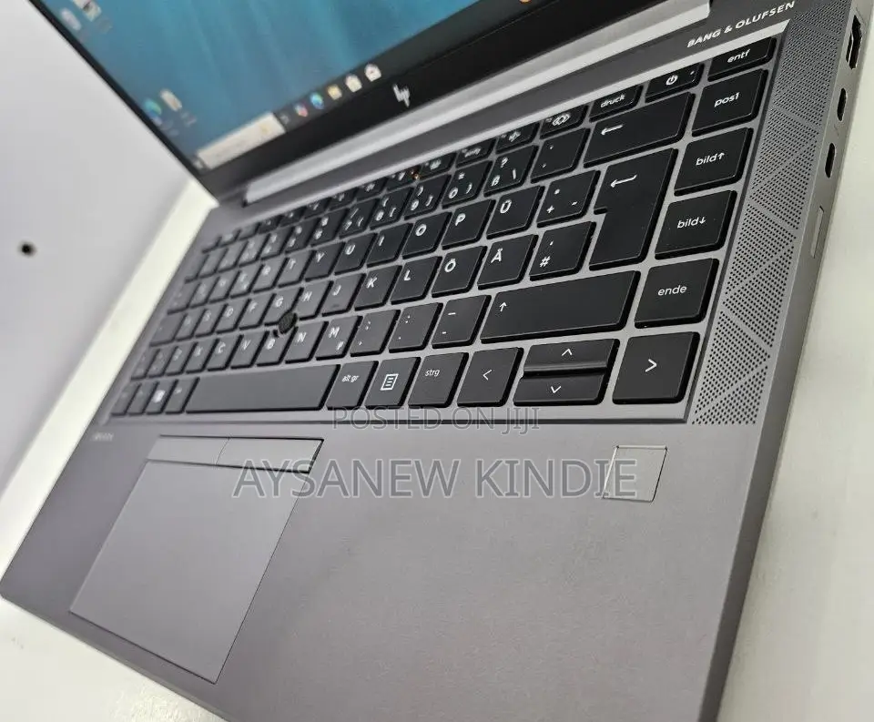 New Laptop HP ZBook Firefly G8 16GB Intel Core I7 SSD 1T