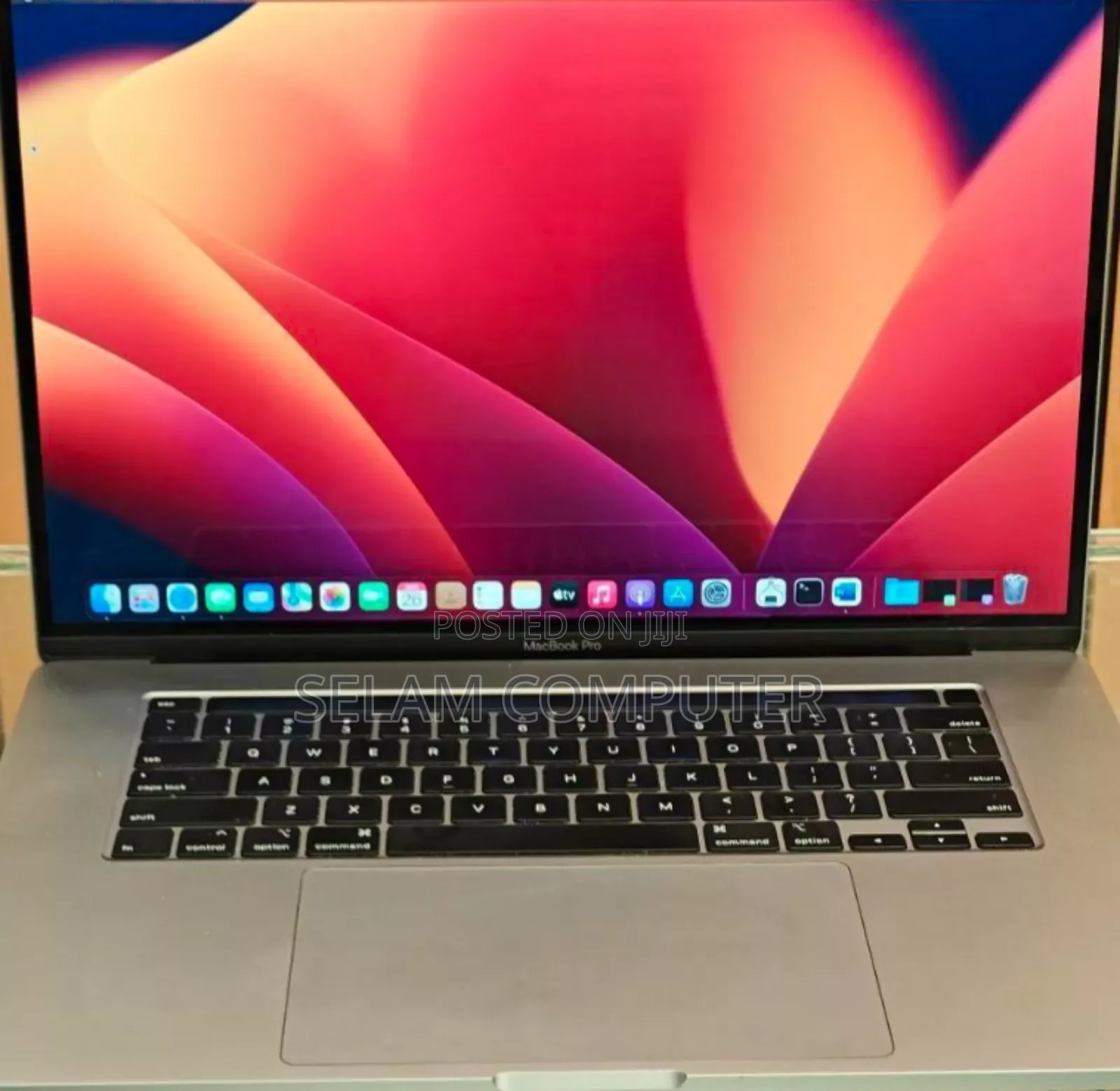 New Laptop Apple MacBook Pro 2019 16GB Intel Core I7 SSD 512GB