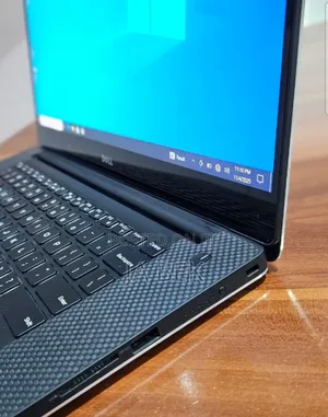 New Laptop Dell XPS 15 16GB Intel Core I7 SSD 512GB