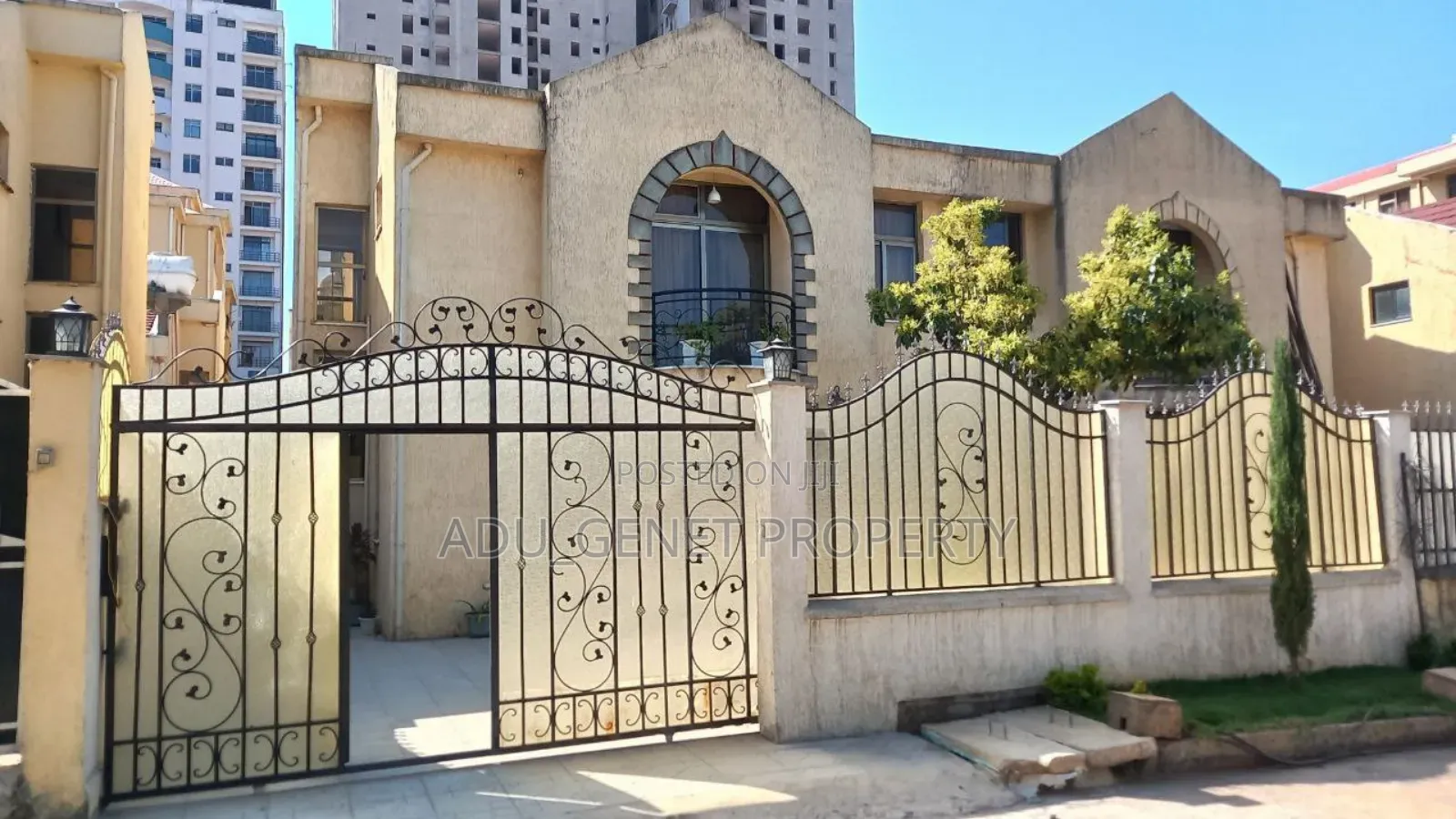 Furnished 5bdrm Condo in አያት, Yeka for sale