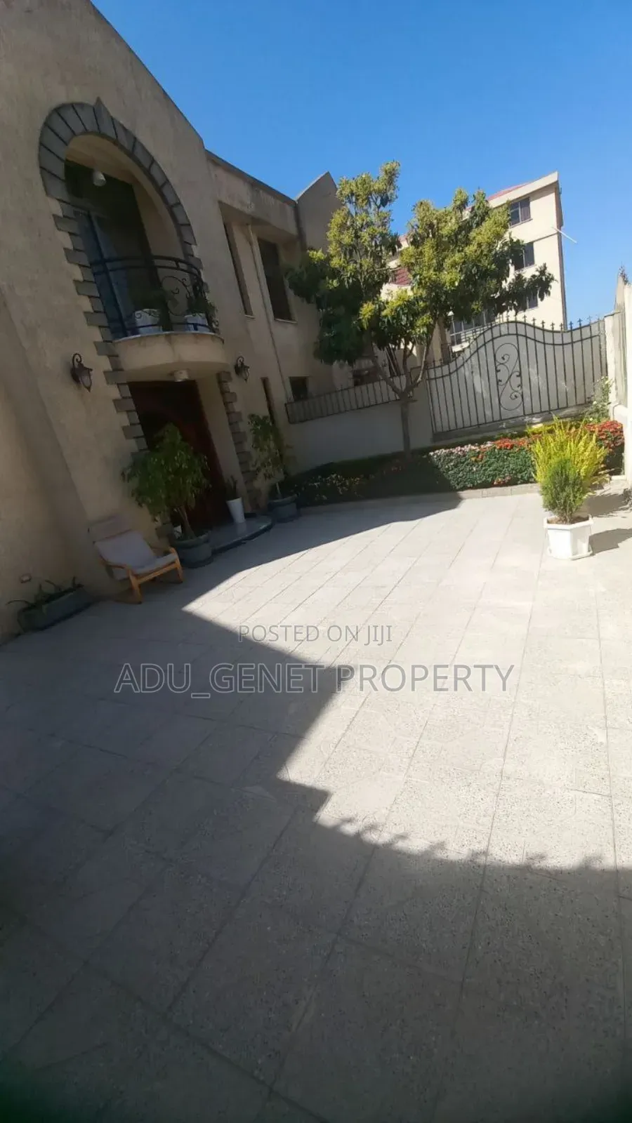 Furnished 5bdrm Condo in አያት, Yeka for sale