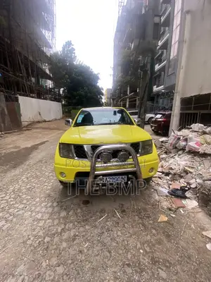 Nissan Navara 2006 Yellow