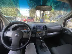 Nissan Navara 2006 Yellow