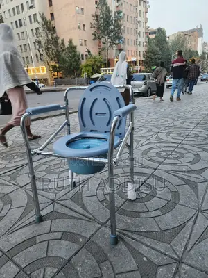 Photo - Commode Chair者或commode Chair膩感medical Toilet Chair轟隆commode Chair New