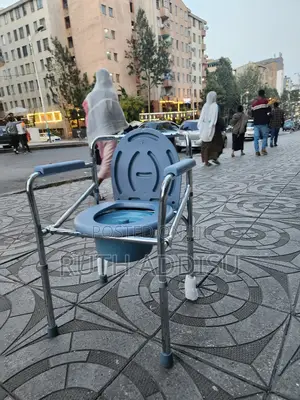 Photo - Commode Chair輕微commode Chair鳵你toilet Chair Commode Medical腕表popo Chair