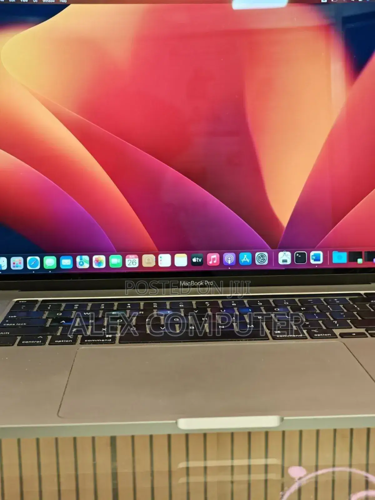 New Laptop Apple MacBook Pro 2019 16GB Intel Core I7 SSD 512GB