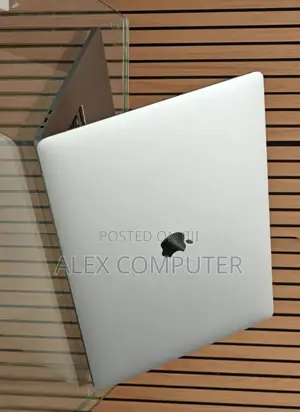 New Laptop Apple MacBook Pro 2019 16GB Intel Core I7 SSD 512GB