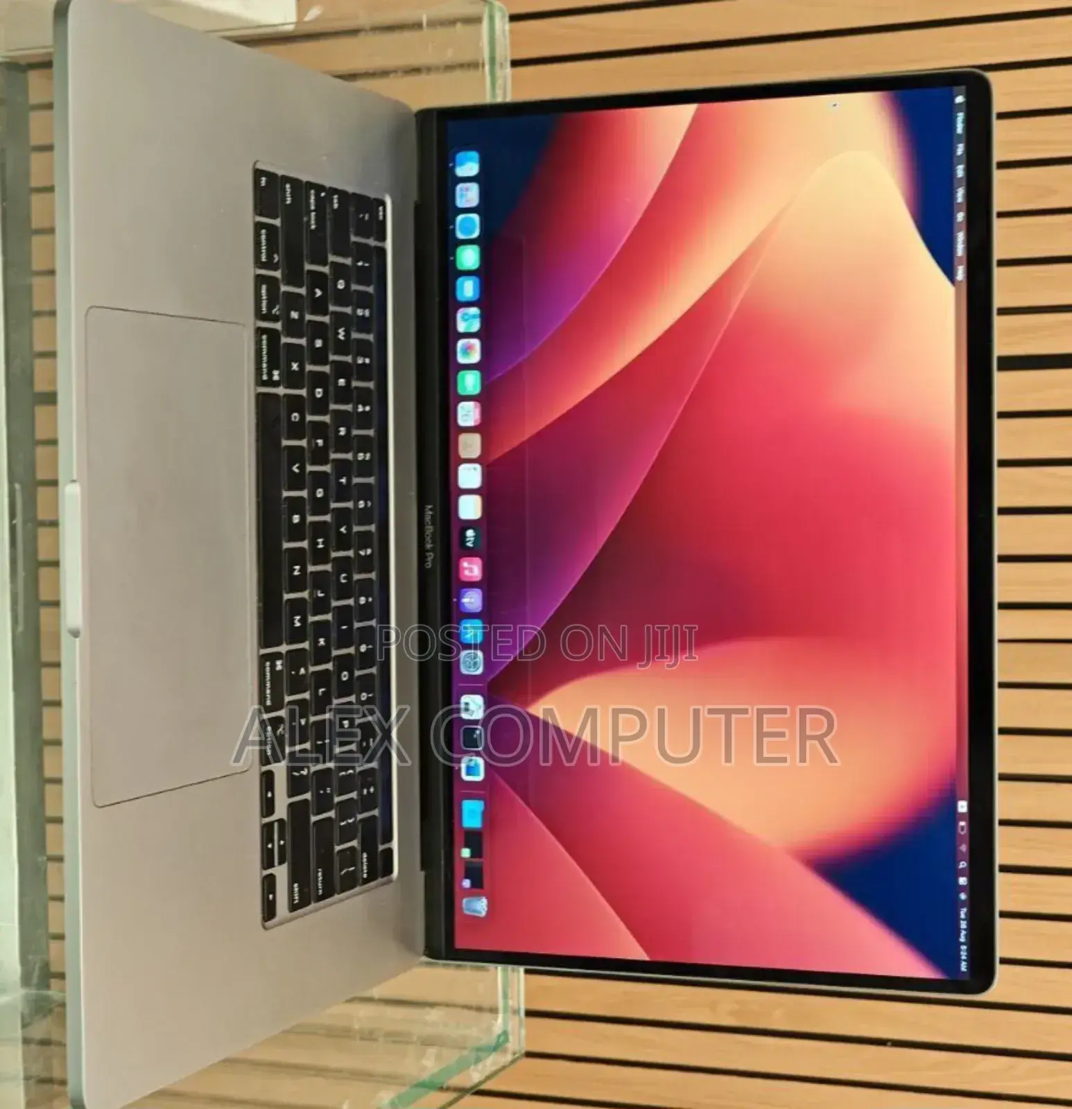 New Laptop Apple MacBook Pro 2019 16GB Intel Core I7 SSD 512GB