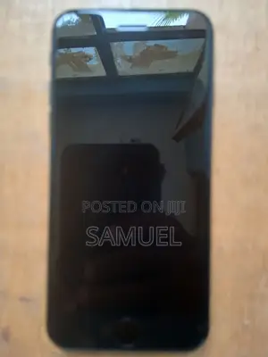 Apple iPhone SE (2020) 64 GB Black