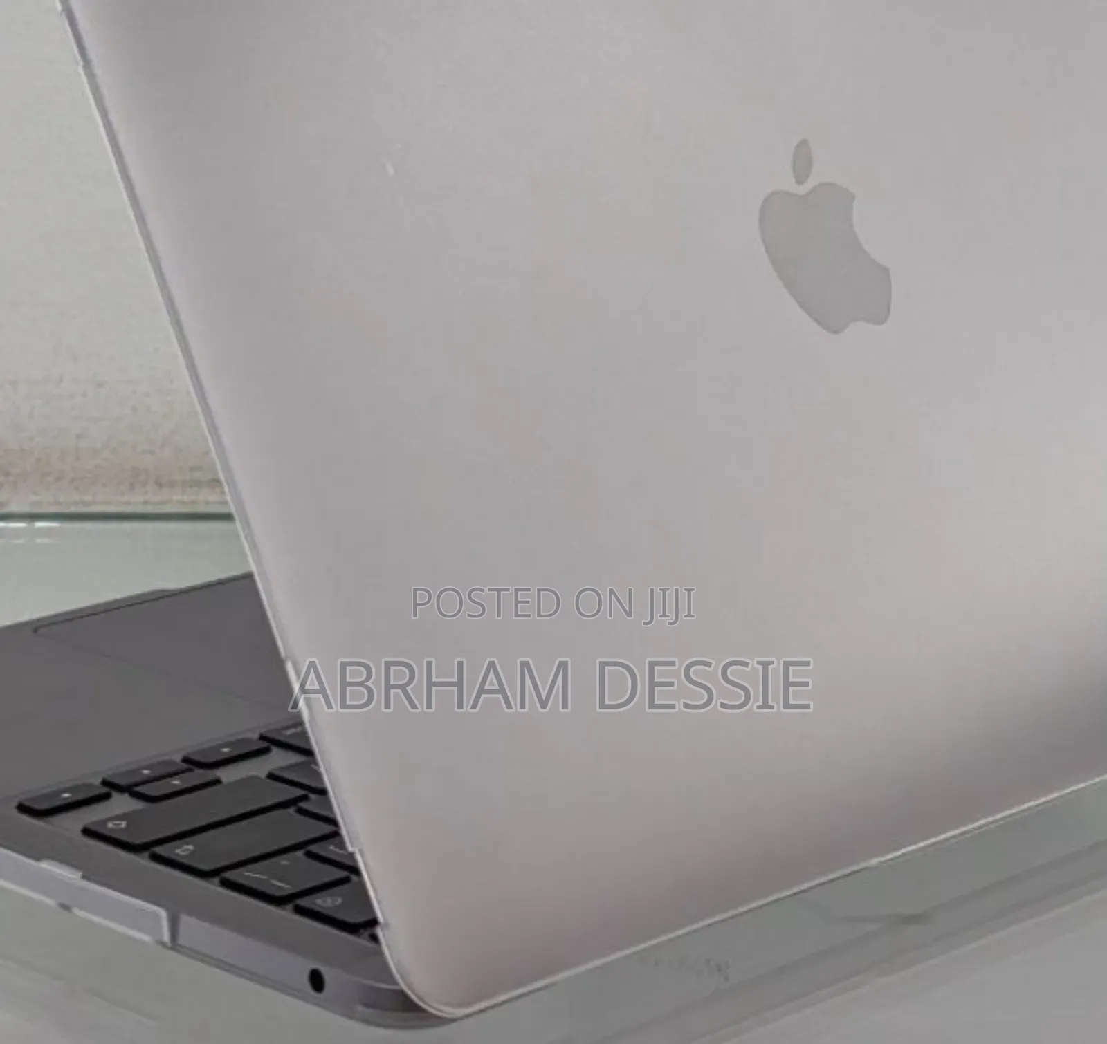 New Laptop Apple MacBook Pro 2022 M2 8GB Apple M2 SSD 256GB