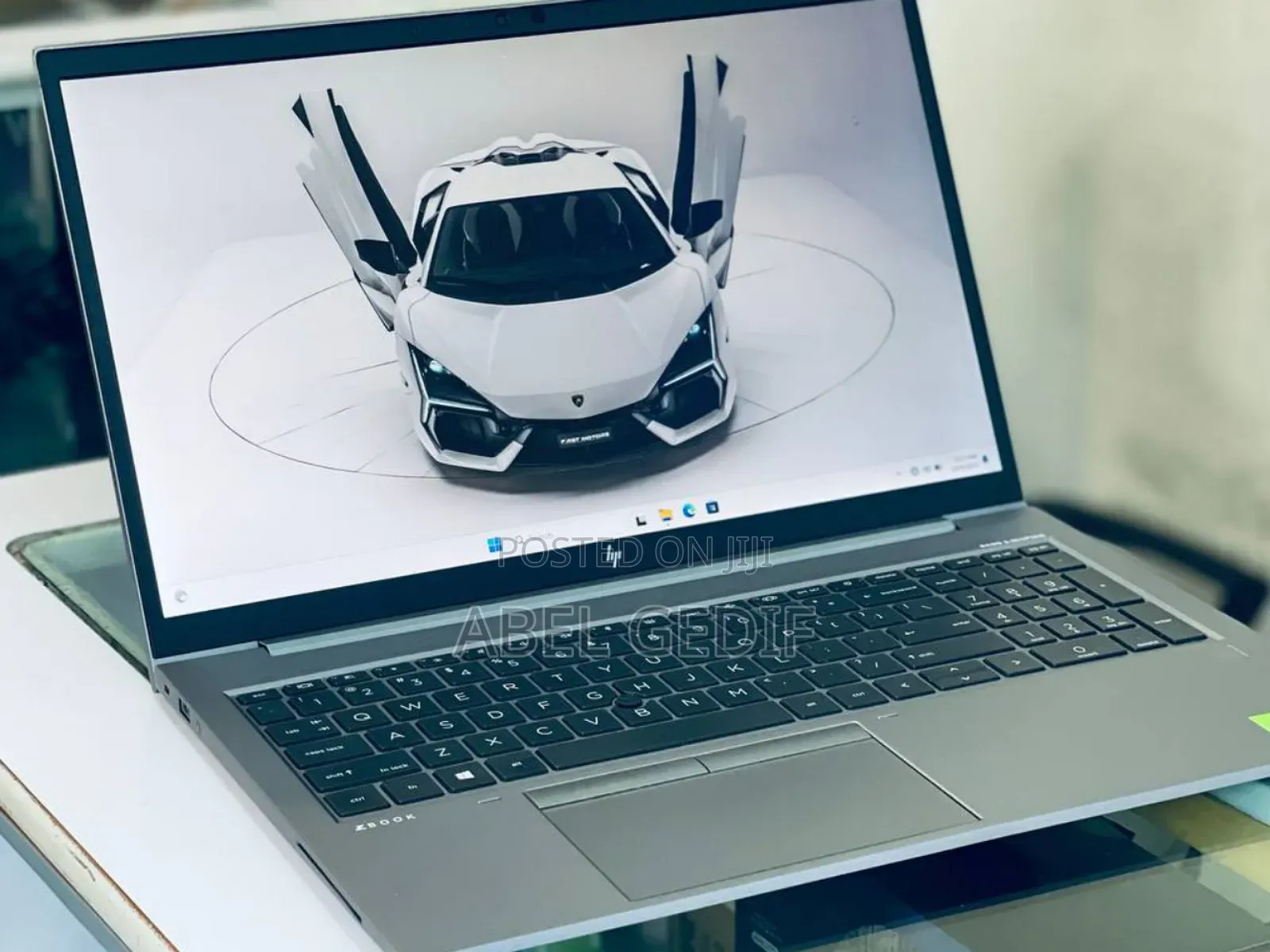 New Laptop HP ZBook Firefly 15 G7 16GB Intel Core I7 SSD 512GB