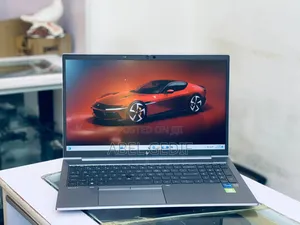 New Laptop HP ZBook Firefly G8 16GB Intel Core I7 SSD 512GB