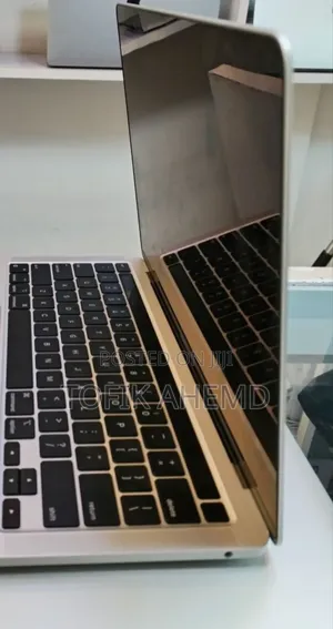 New Laptop Apple MacBook Pro M1 16GB AMD A8 SSD 256GB