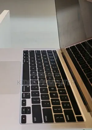 Photo - New Laptop Apple MacBook Pro 2020 M1 16GB Apple M1 SSD 512GB