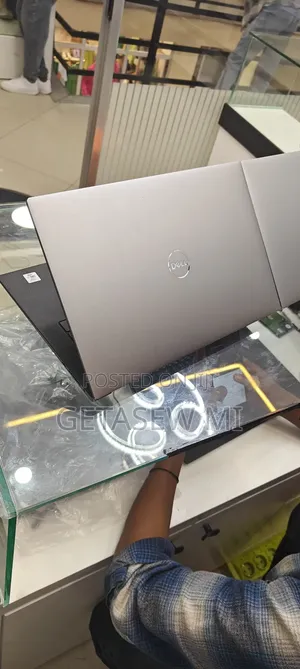 New Laptop Dell Precision 5550 16GB Intel Core I7 SSD 512GB