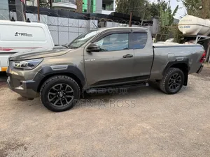 Photo - Toyota Hilux 2021 Brown