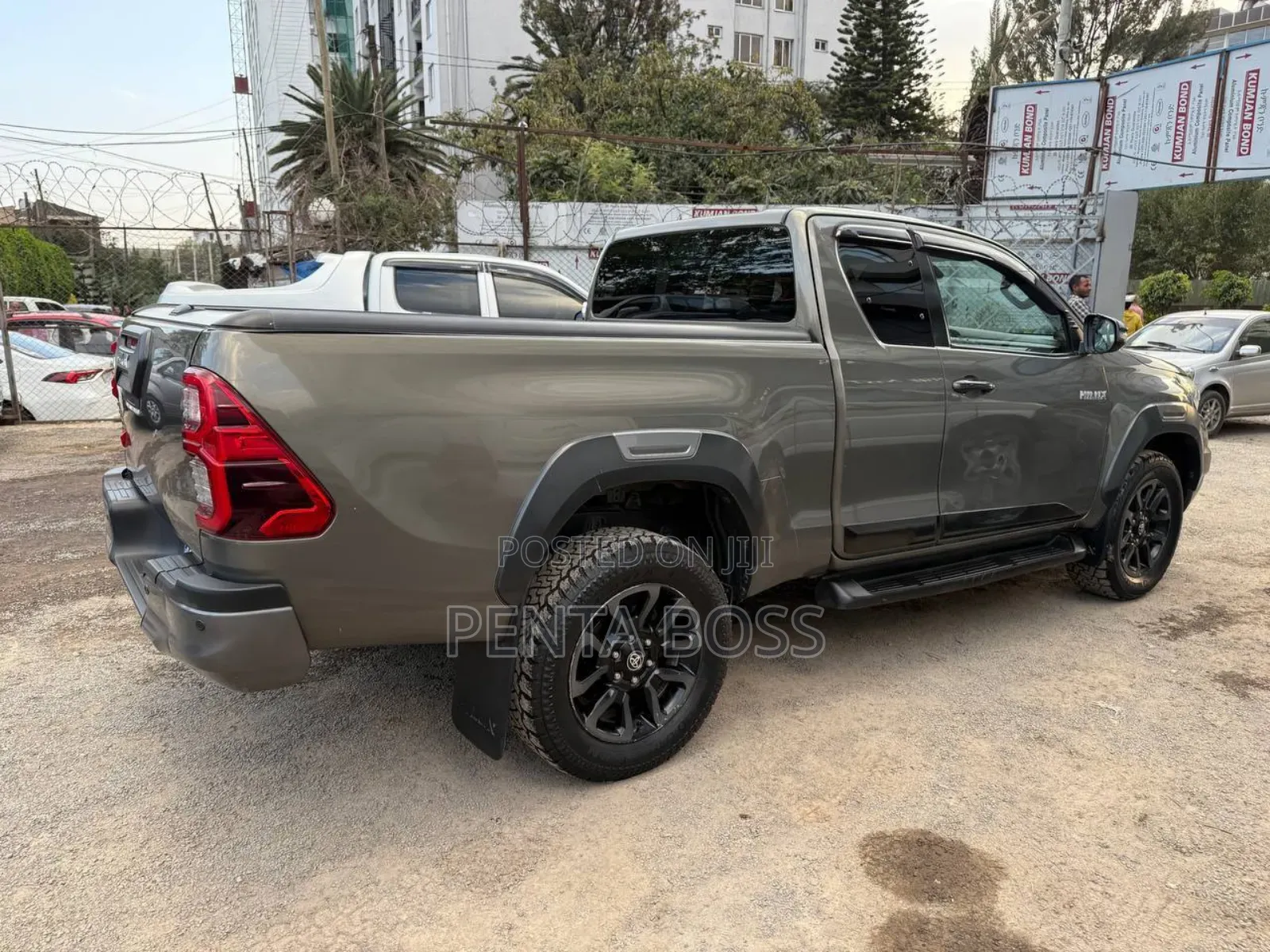 Toyota Hilux 2021 Brown