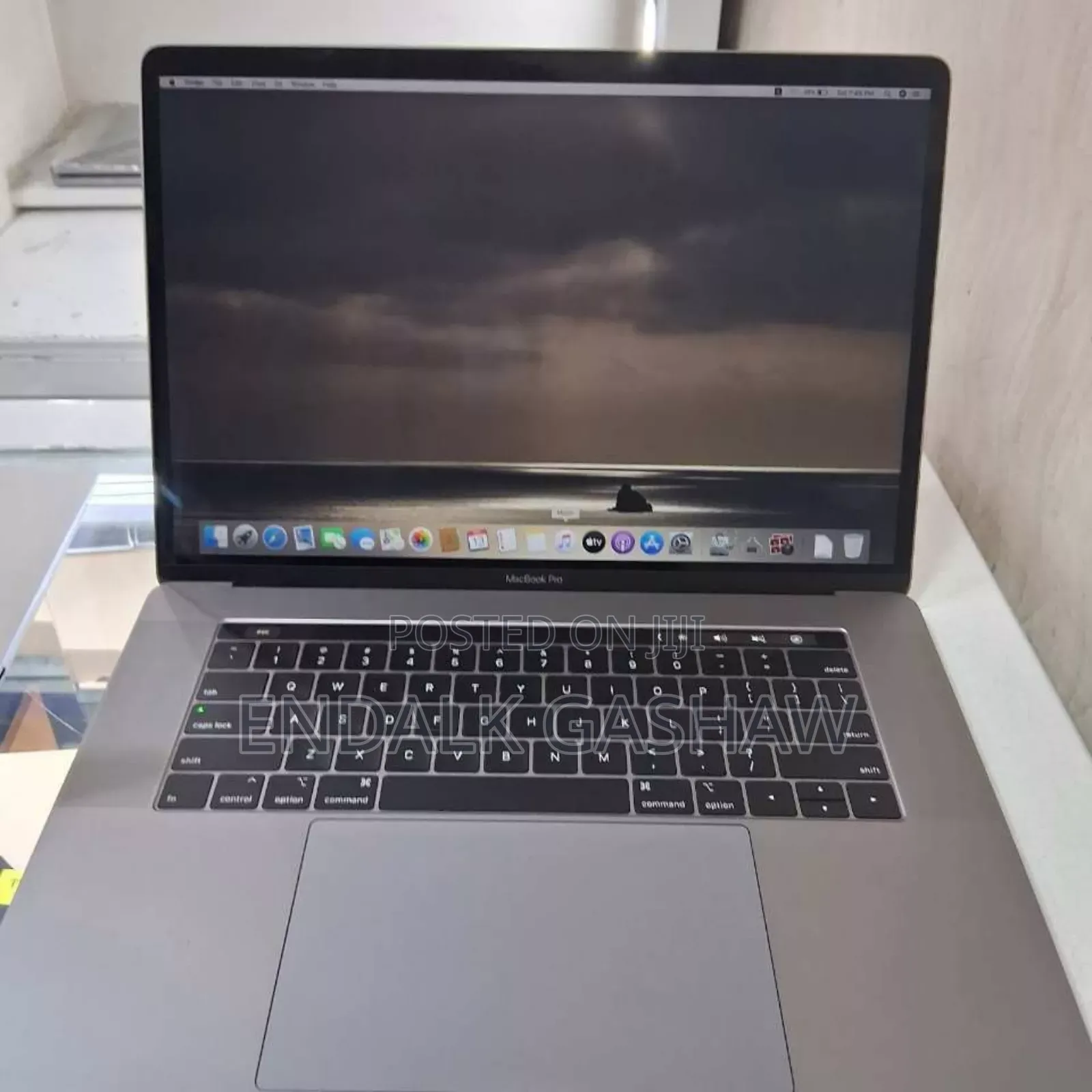New Laptop Apple MacBook Pro 2019 32GB Intel Core I9 SSD 512GB