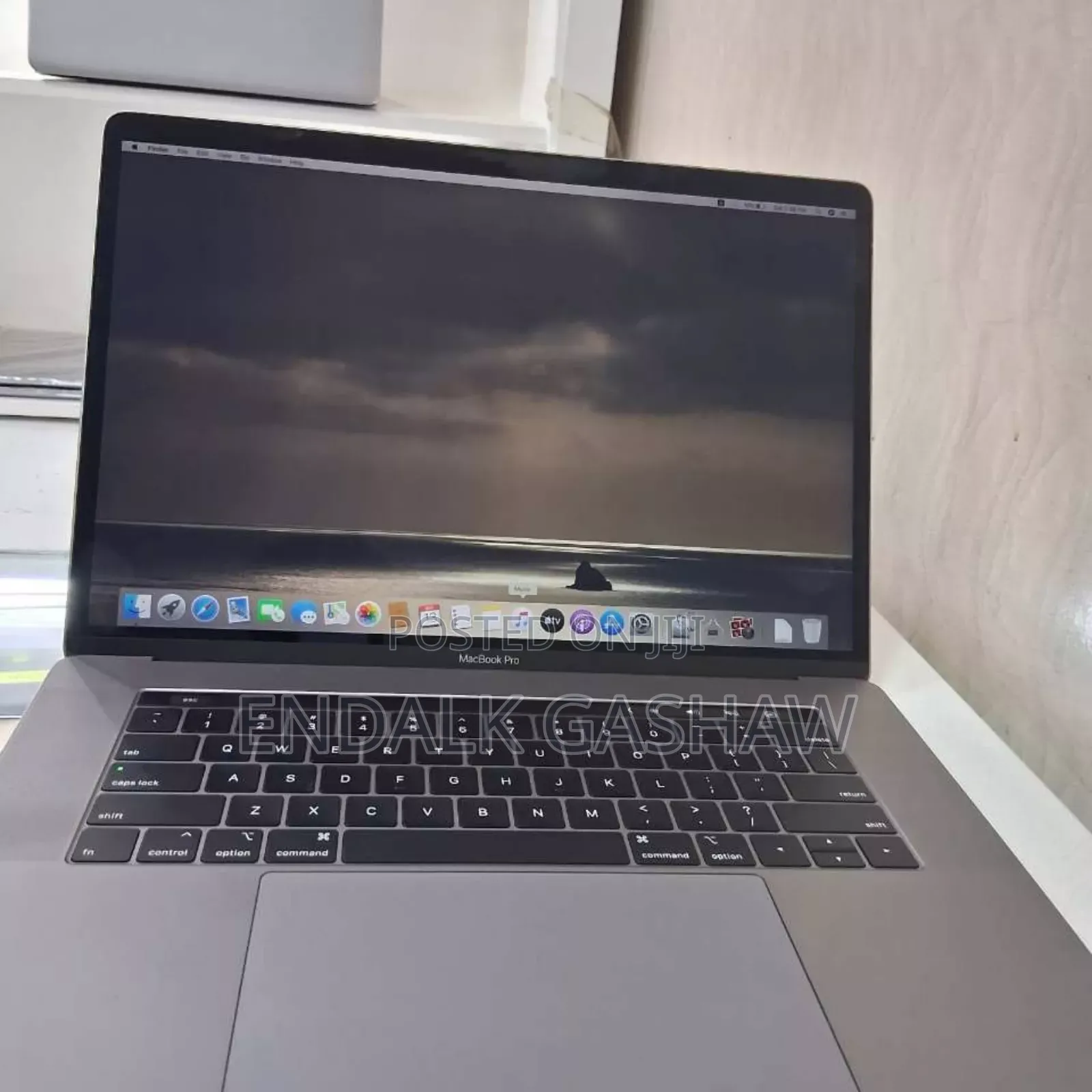New Laptop Apple MacBook Pro 2019 32GB Intel Core I9 SSD 512GB