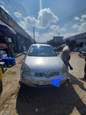 Photo - Toyota Vitz 2001 Gray