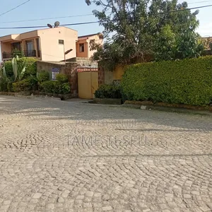 3bdrm House in Cmc, Yeka for sale