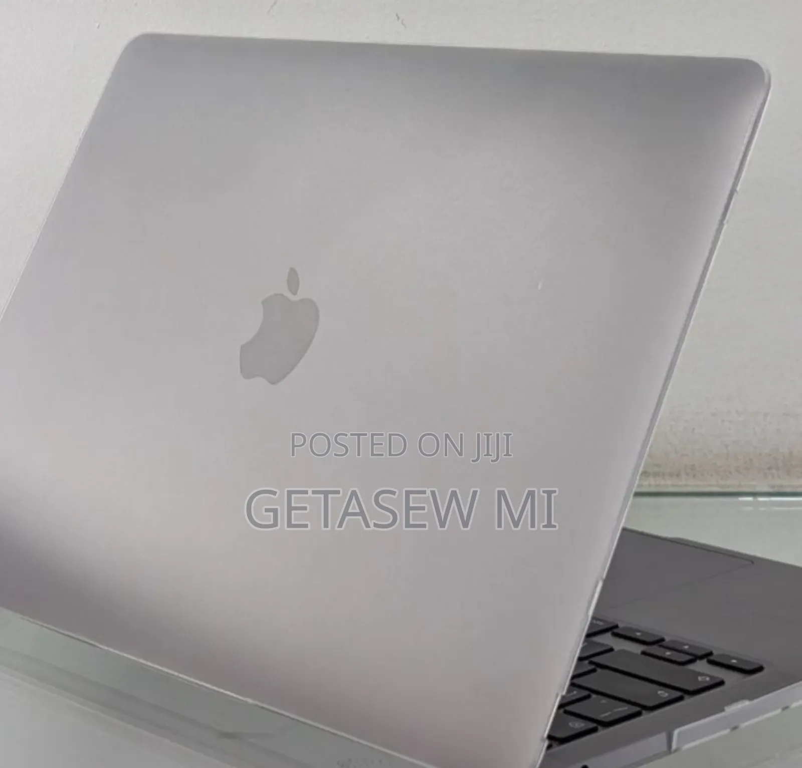 New Laptop Apple MacBook Pro 2022 M2 8GB Apple M2 SSD 256GB