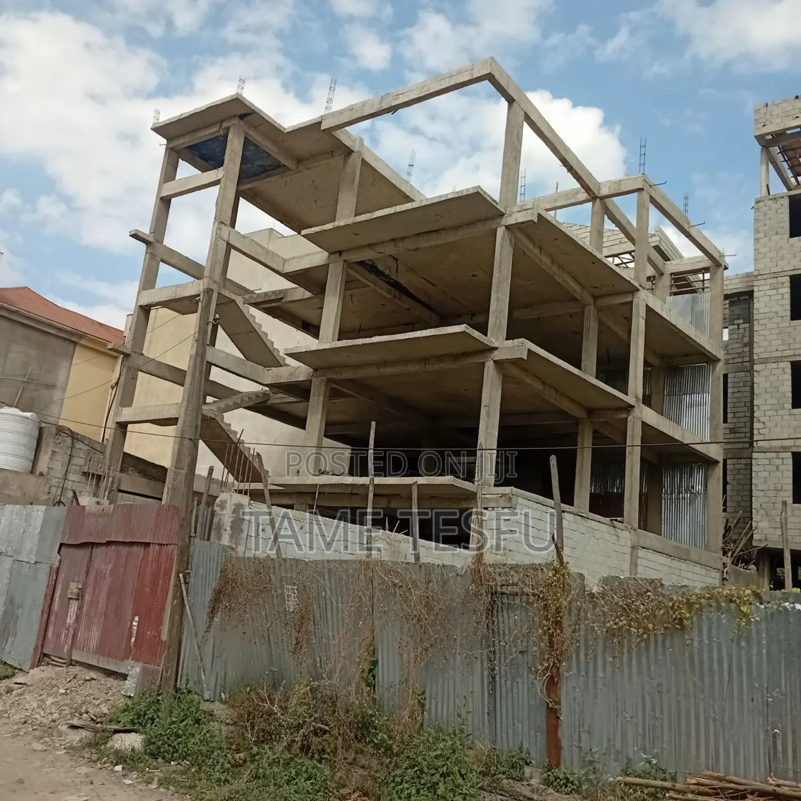 5bdrm House in Cmc, Yeka for sale