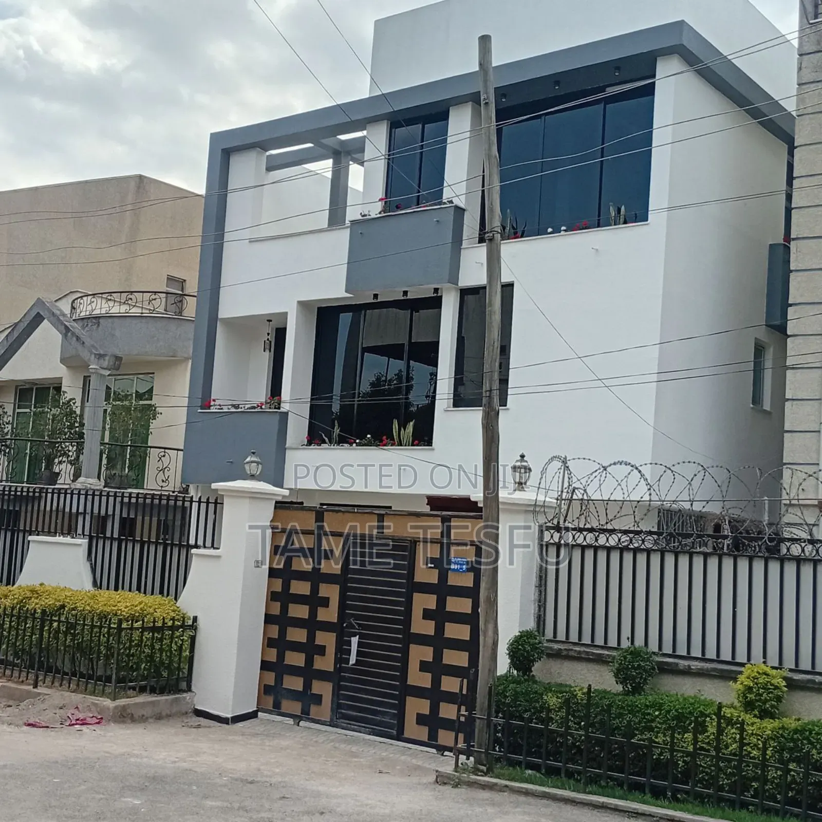 Furnished 7bdrm House in Cmc, Bole for sale