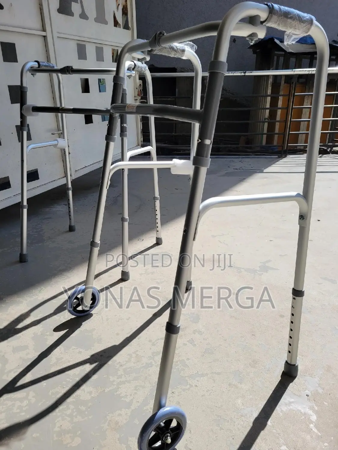 Aluminum Walker且∂Provide a Smoother Walking Experience酌廣rolling Walker