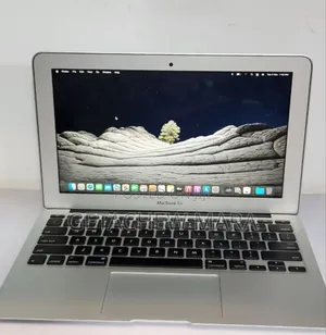 New Laptop Apple MacBook 2015 4GB Intel Core I5 SSD 128GB