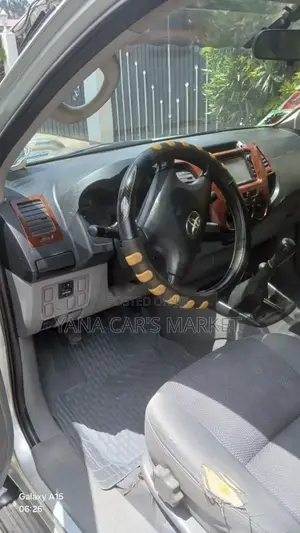 Toyota Hilux 2010 Gray