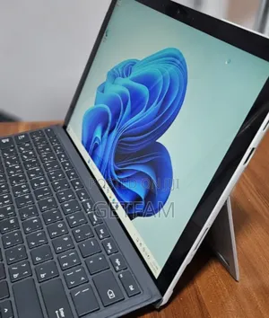 New Laptop Microsoft Surface 8GB Intel Core I5 SSD 128GB