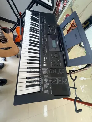 Photo - Yamaha PSR E4563 Keyboard Piano