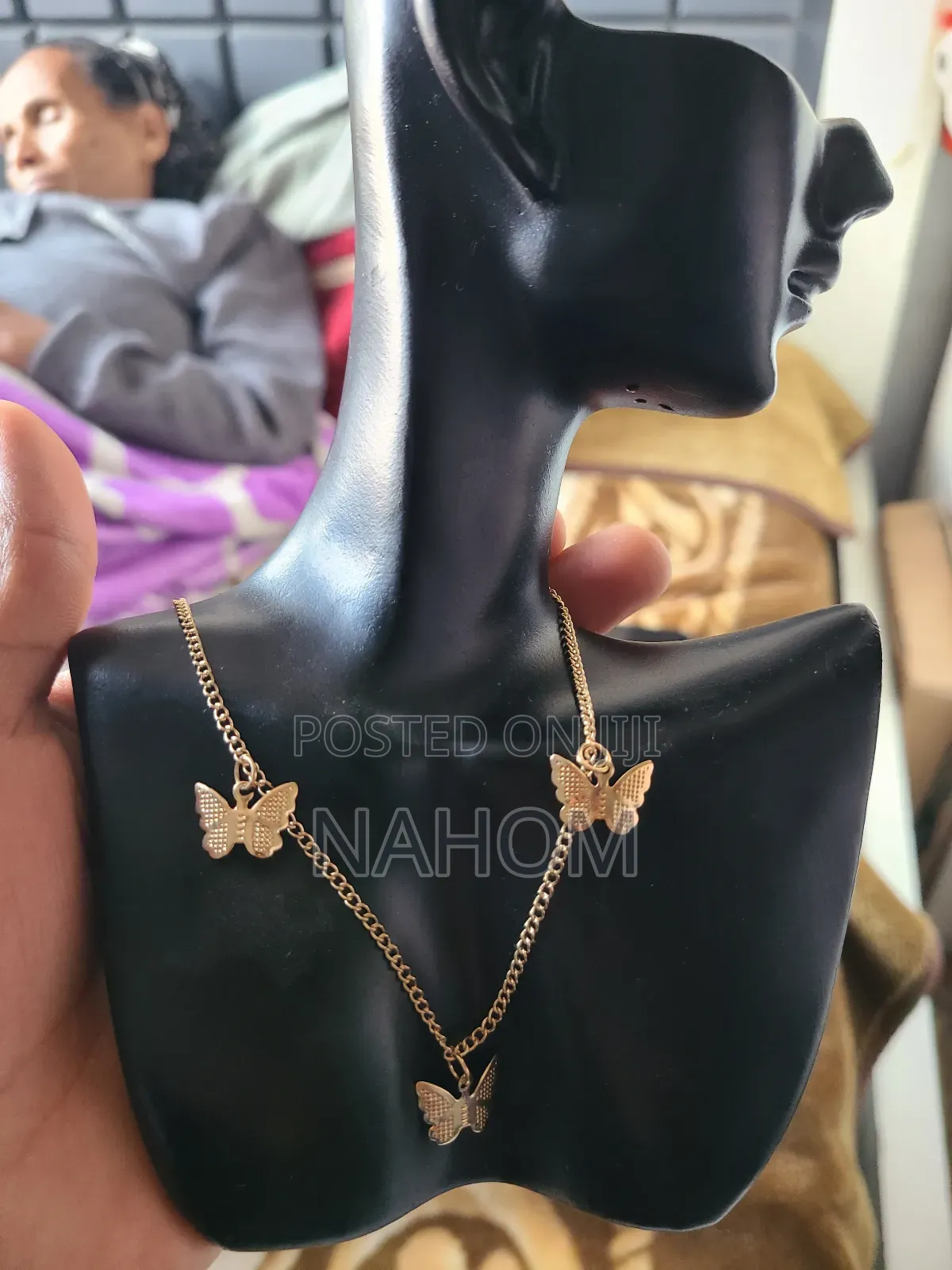 Joro Jet Ye Anget Habel ጆሮ ጌጥ የአንገት ሀብል በብዛት የተለያዩ አይነቶች አሉኝ