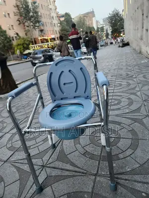 Photo - Commode Chair承辦commode Chair鳵的toilet Chair俠女commode Chair凳上commode Cha