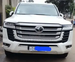 Toyota Land Cruiser 2023 White