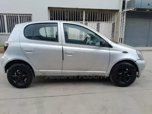 Photo - Toyota Yaris 2001 Silver