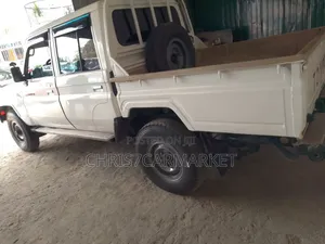 Toyota Land Cruiser 2018 White